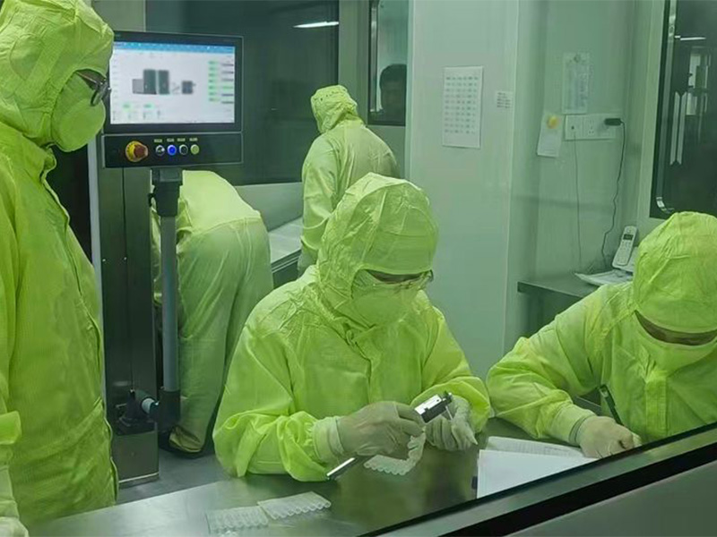 公司吹灌封生产线试车圆 满成功
